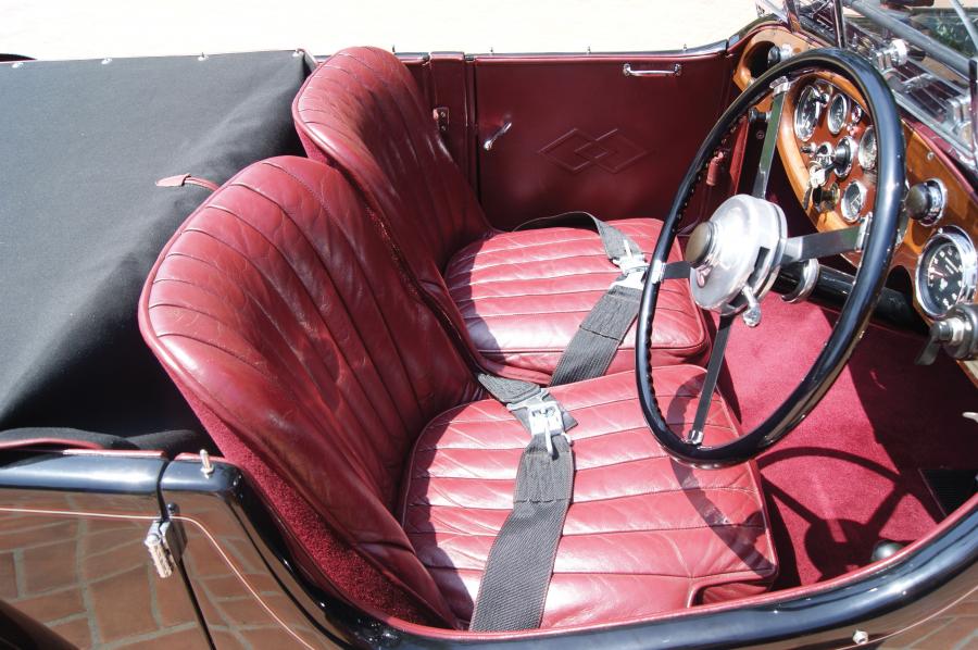 Интерьер Lagonda 3-Liter Tourer 1933 года  (фото 6 из 9)